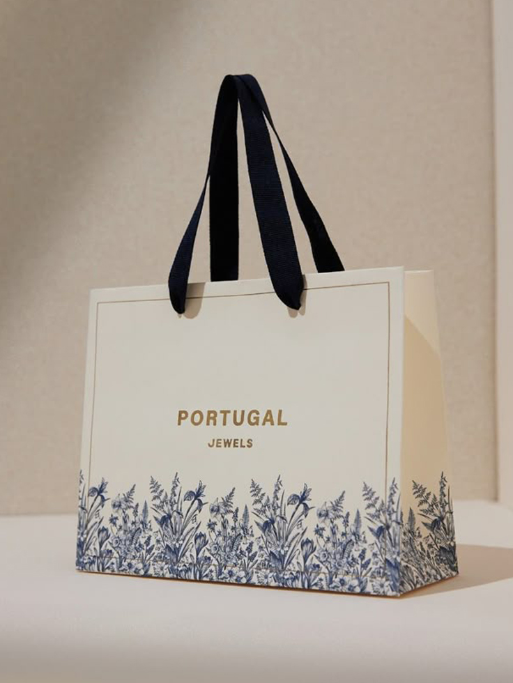 Fashion-Retail-Carry-Bags-Design-for-Cloth-Shop