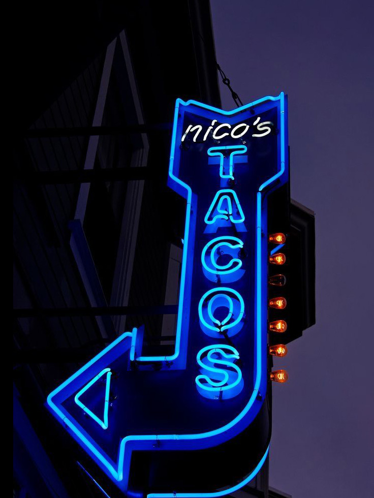 Neon-Restaurant-Sign-Board-Designs