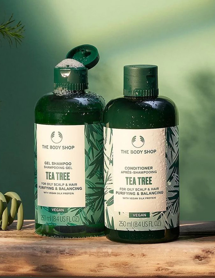 Minimalist bottle branding with custom bottle design