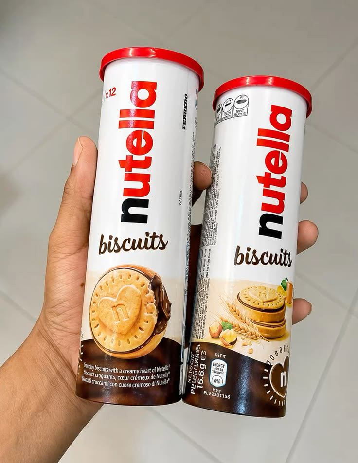 Modern biscuit container for fresh cookies